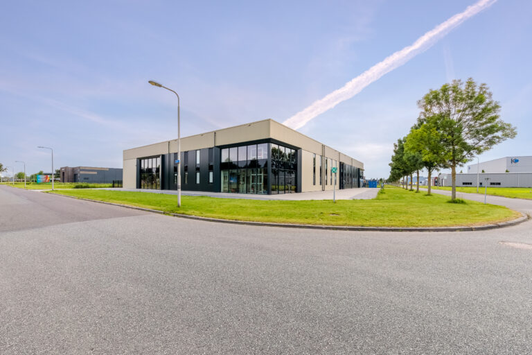 Bedrijfsverzamelgebouw Escudo Estate & Partners