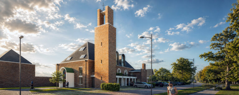 De Servatius kerk in Rutten in de verkoop